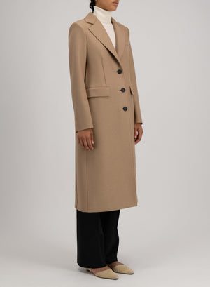 Coat with shoulder pads pressed wool