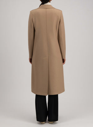 Coat with shoulder pads pressed wool