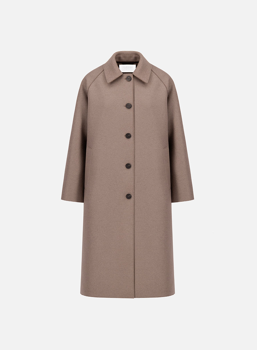 Balmacaan in pressed wool