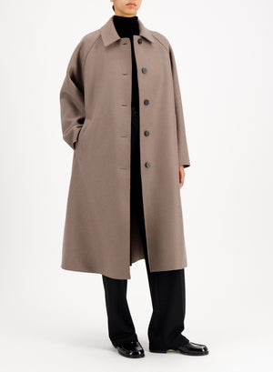 Balmacaan in pressed wool