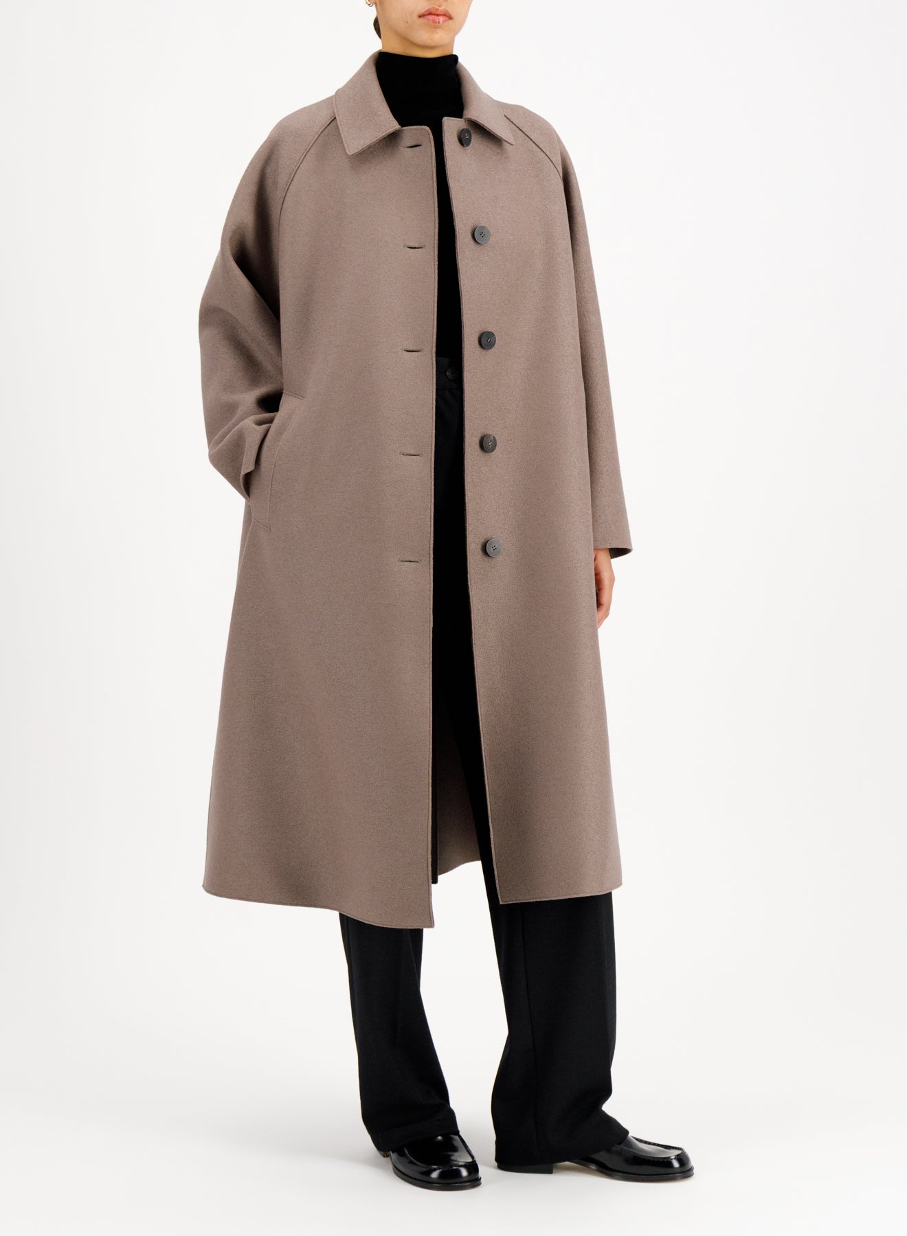 Balmacaan in pressed wool