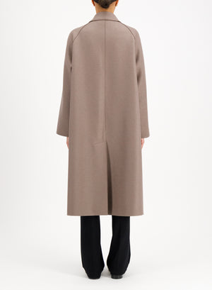 Balmacaan in pressed wool
