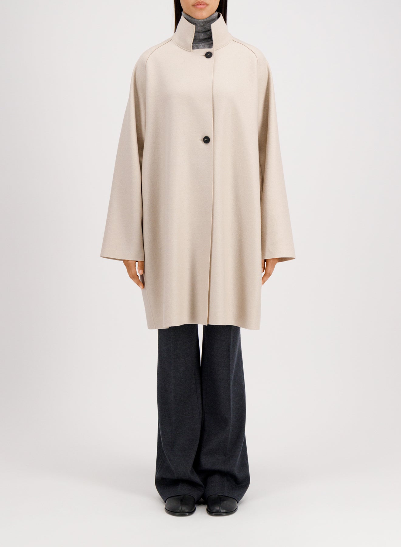 Raglan cape pressed wool