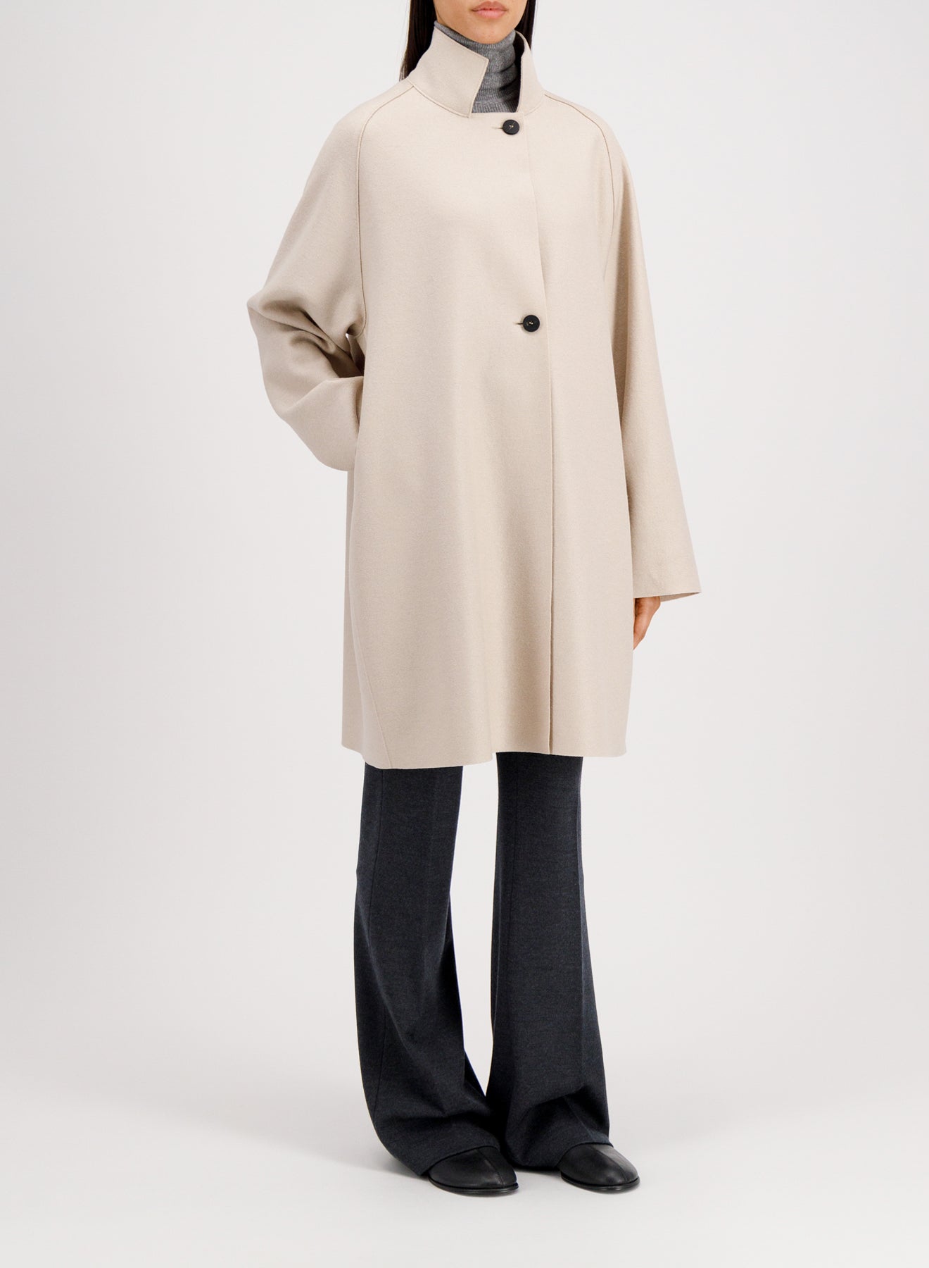 Raglan cape pressed wool