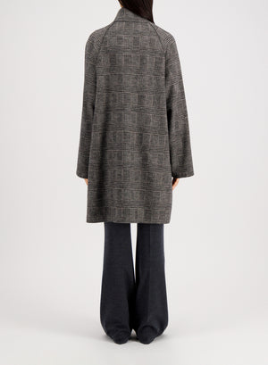 Raglan cape crafted with Loro Piana fabric