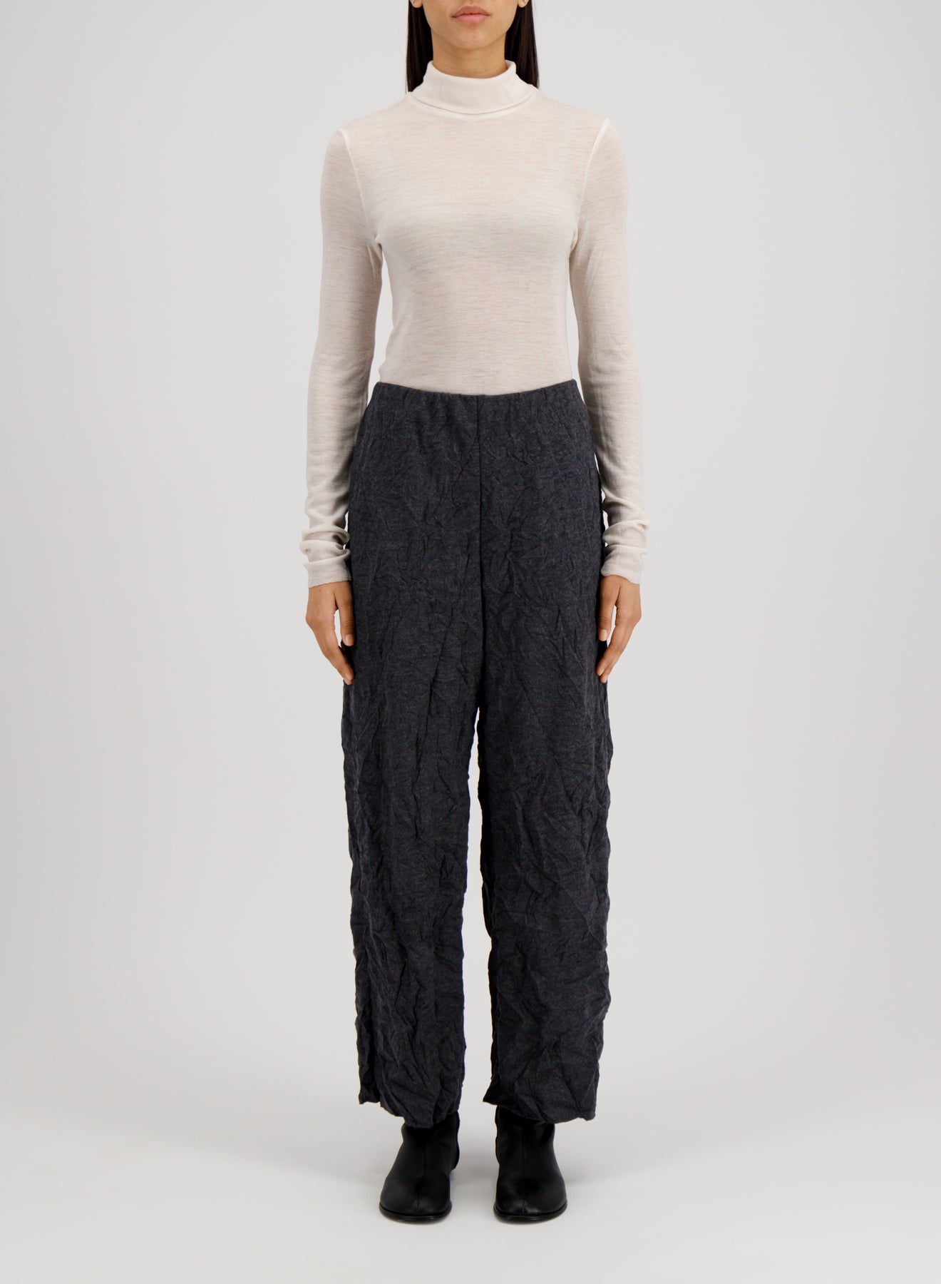 Barrel leg trousers creased wool