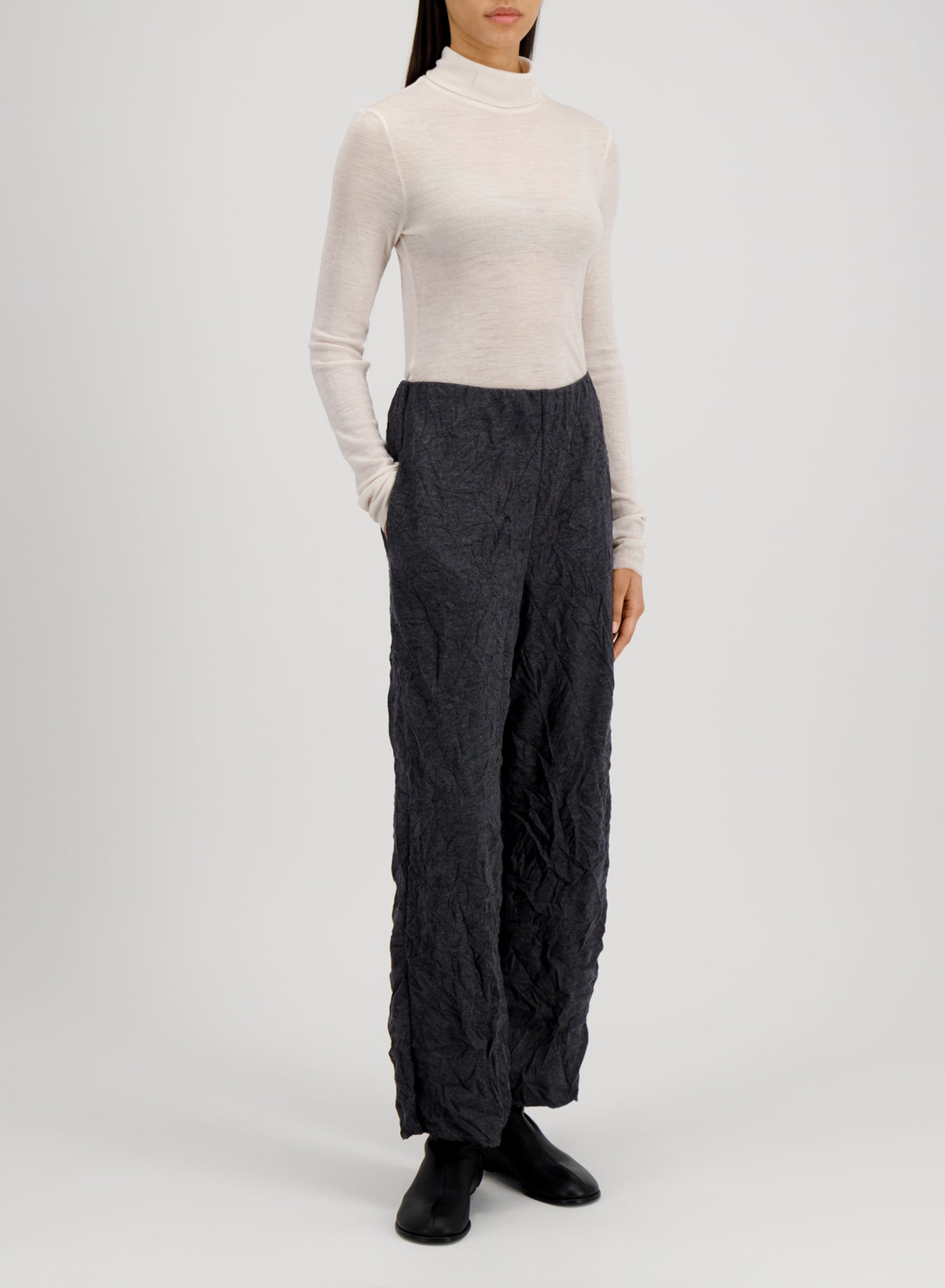 Barrel leg trousers creased wool