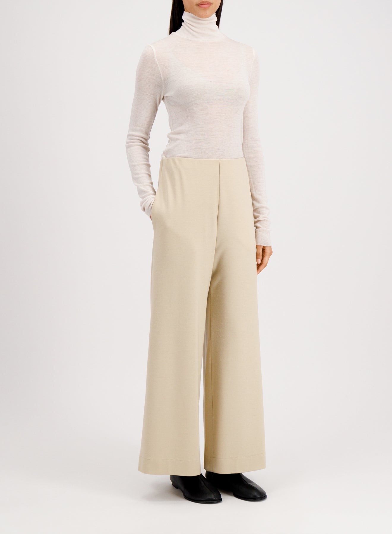 Wide-leg cropped trousers in superfine merino