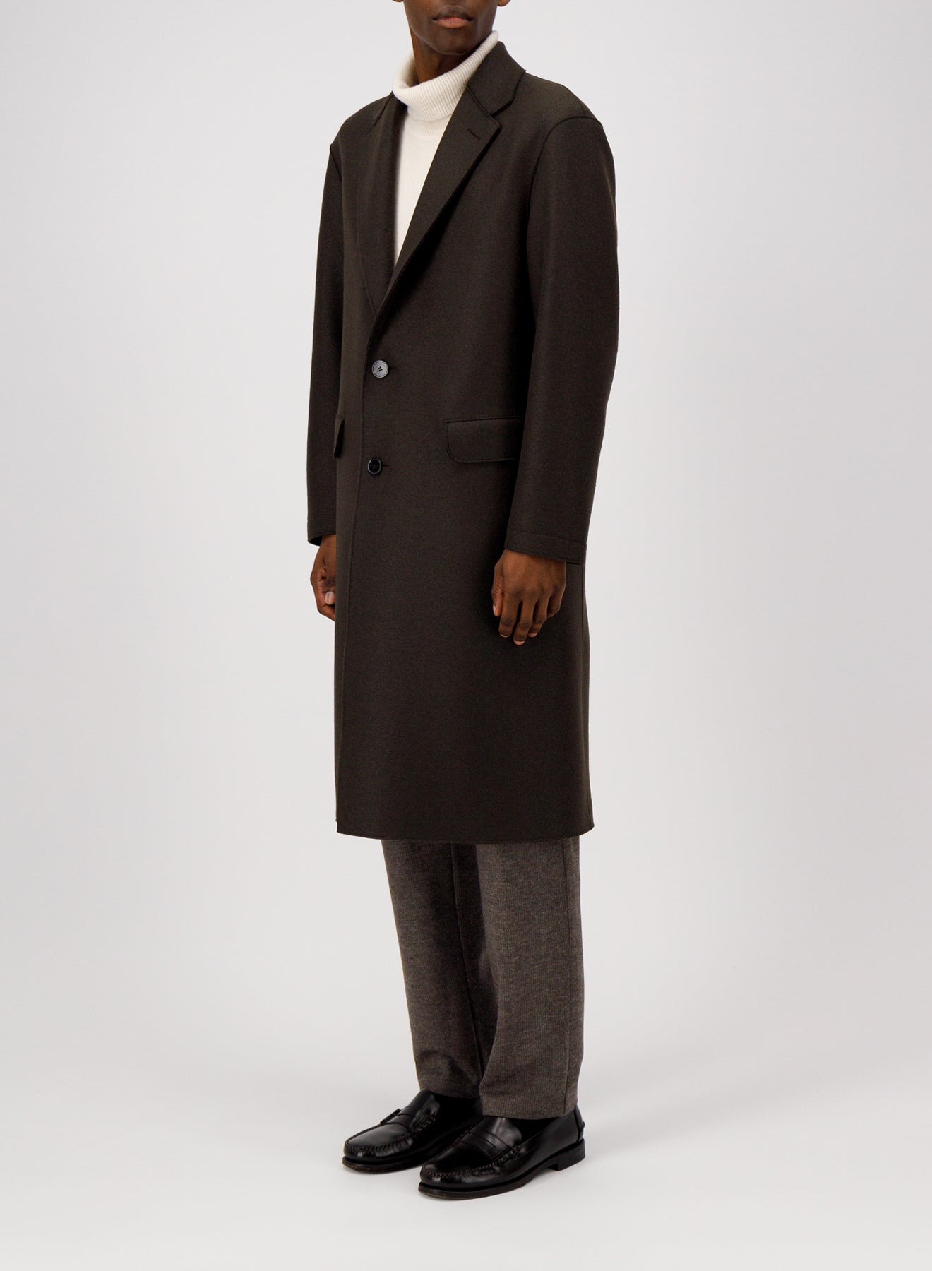 Dropped shoulder chester coat pressed wool