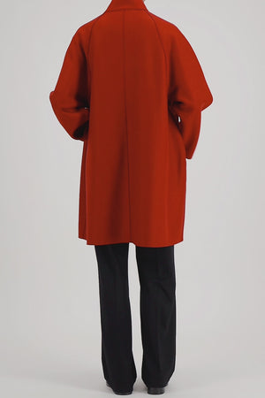 Raglan cape in pressed wool
