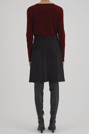 Panel skirt in light pressed wool