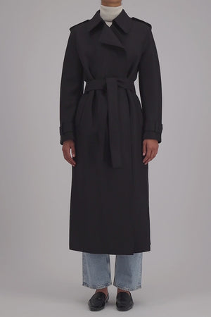 Long trench with double stitching pressed wool