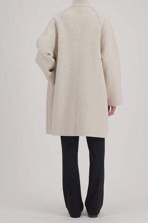 Raglan cape in boiled wool