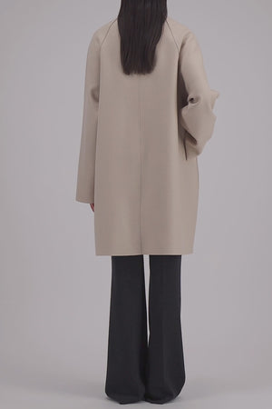Raglan cape in pressed wool