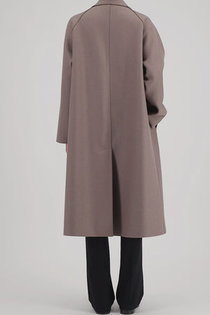 Balmacaan in pressed wool